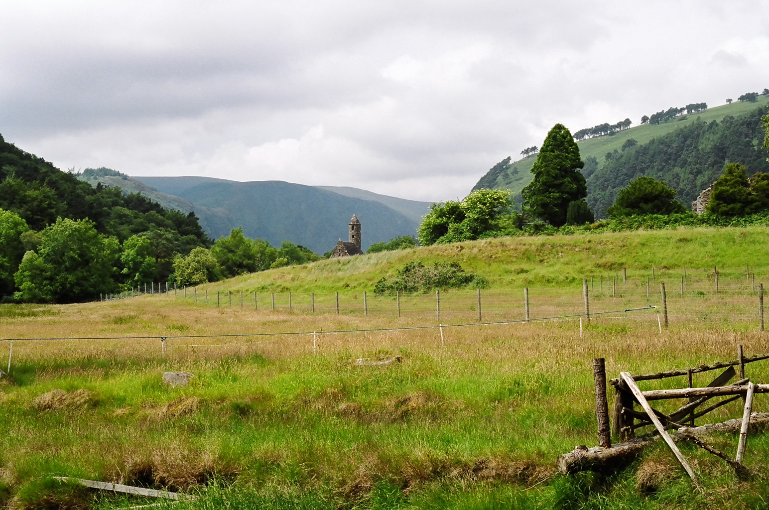 ireland-glendalough1