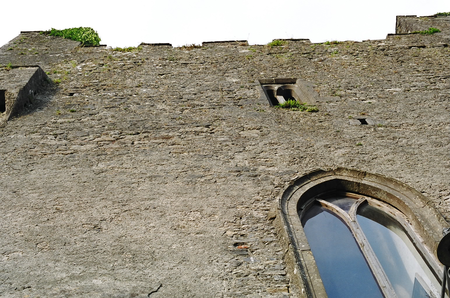ireland-leap_castle_above_entrance