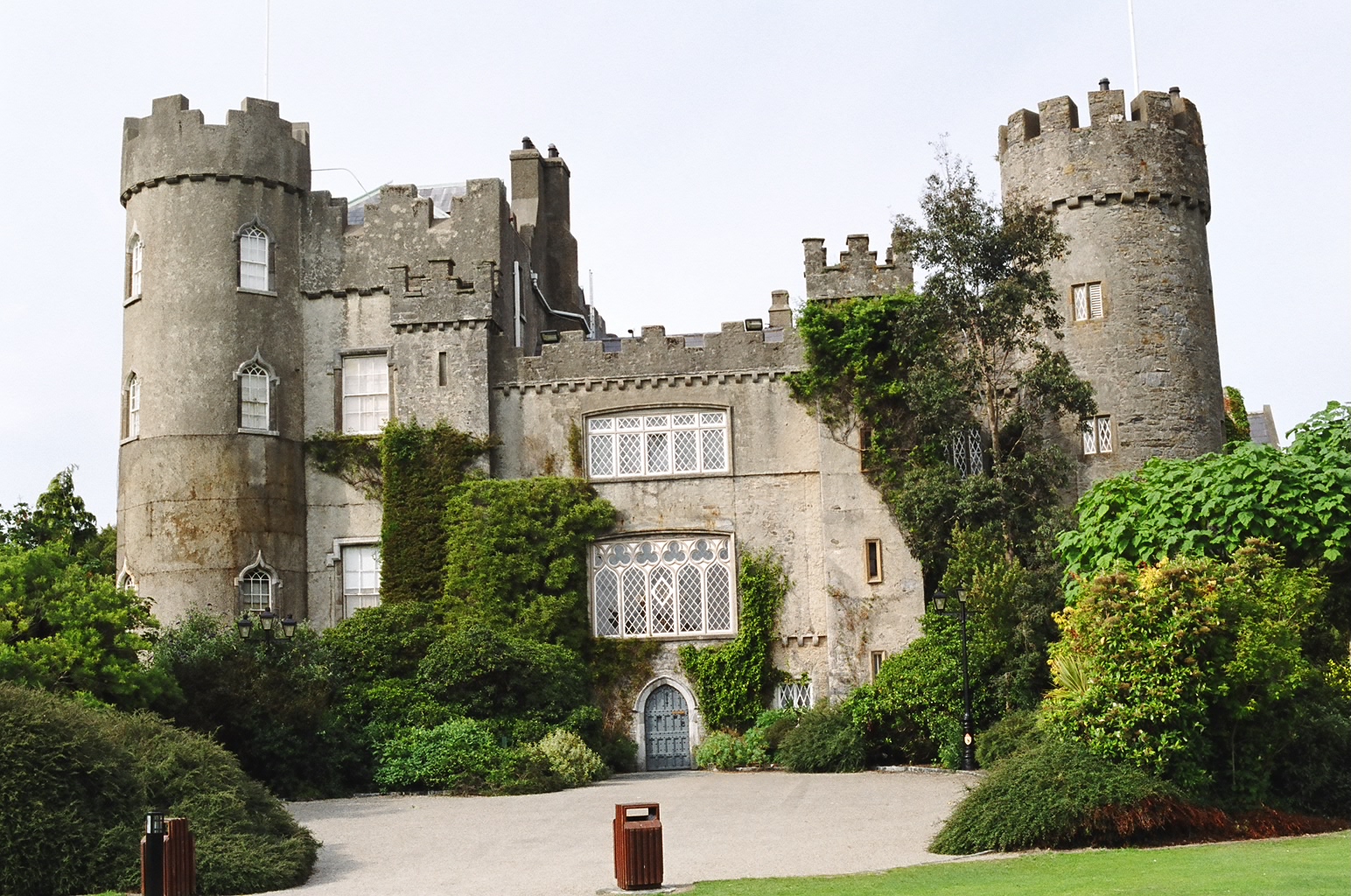 ireland-malahide_castle2