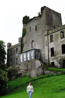ireland-leap_castle_front_roz