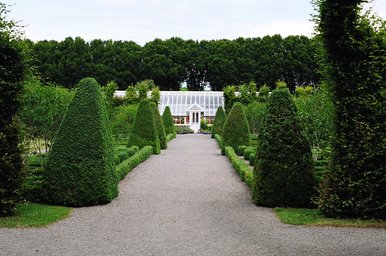 ireland-birr_castle_gardens_greenhouse