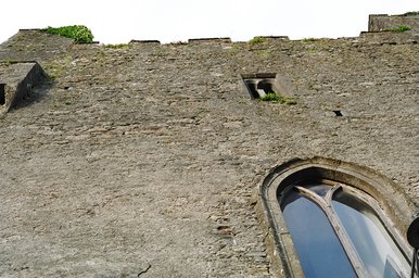 ireland-leap_castle_above_entrance