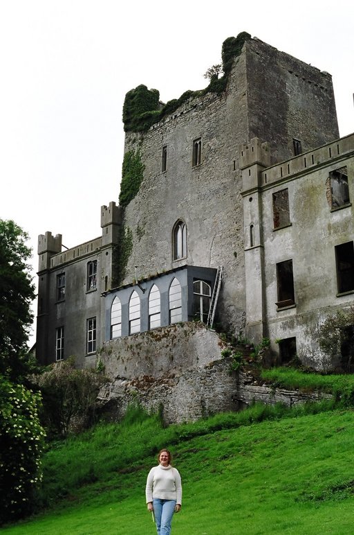 ireland-leap_castle_front_roz